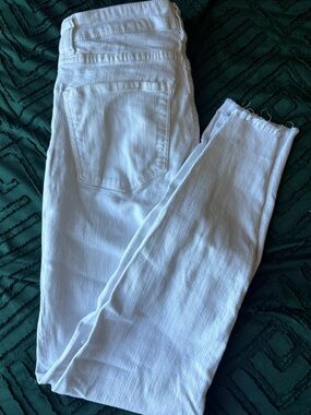 White Women’s High-Rise Skinny Jeans. JEAN SALE